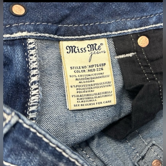 Miss Me cuffed Capri Jeans with Peace Sign Embroidery - Picture 8 of 9